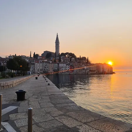 アパート Tena Croatia ロヴィニ